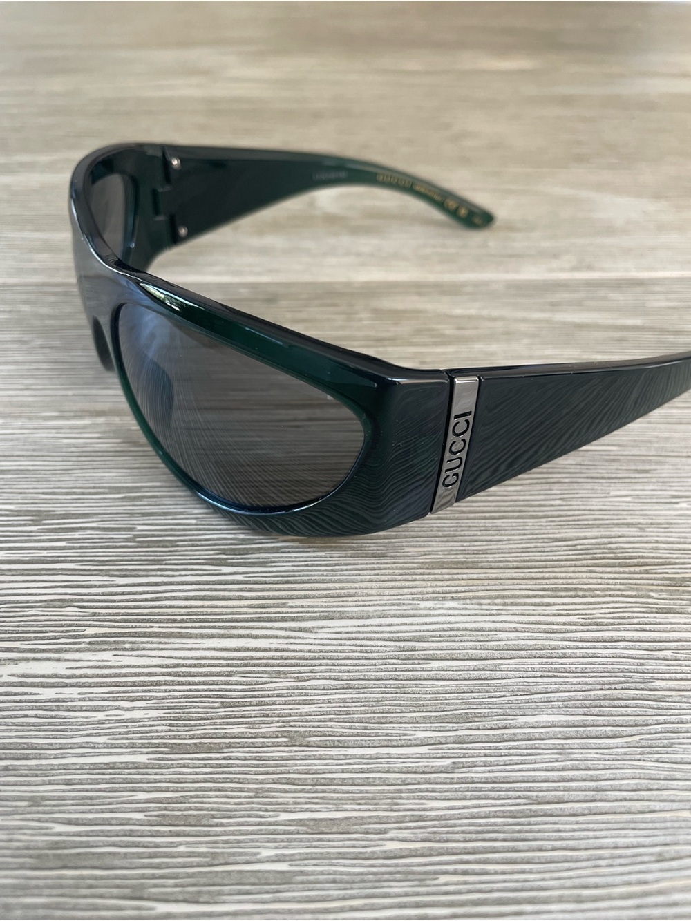 Men’s Gucci Sunglasses -
Green w/ grey lenses - Picture 4 of 9